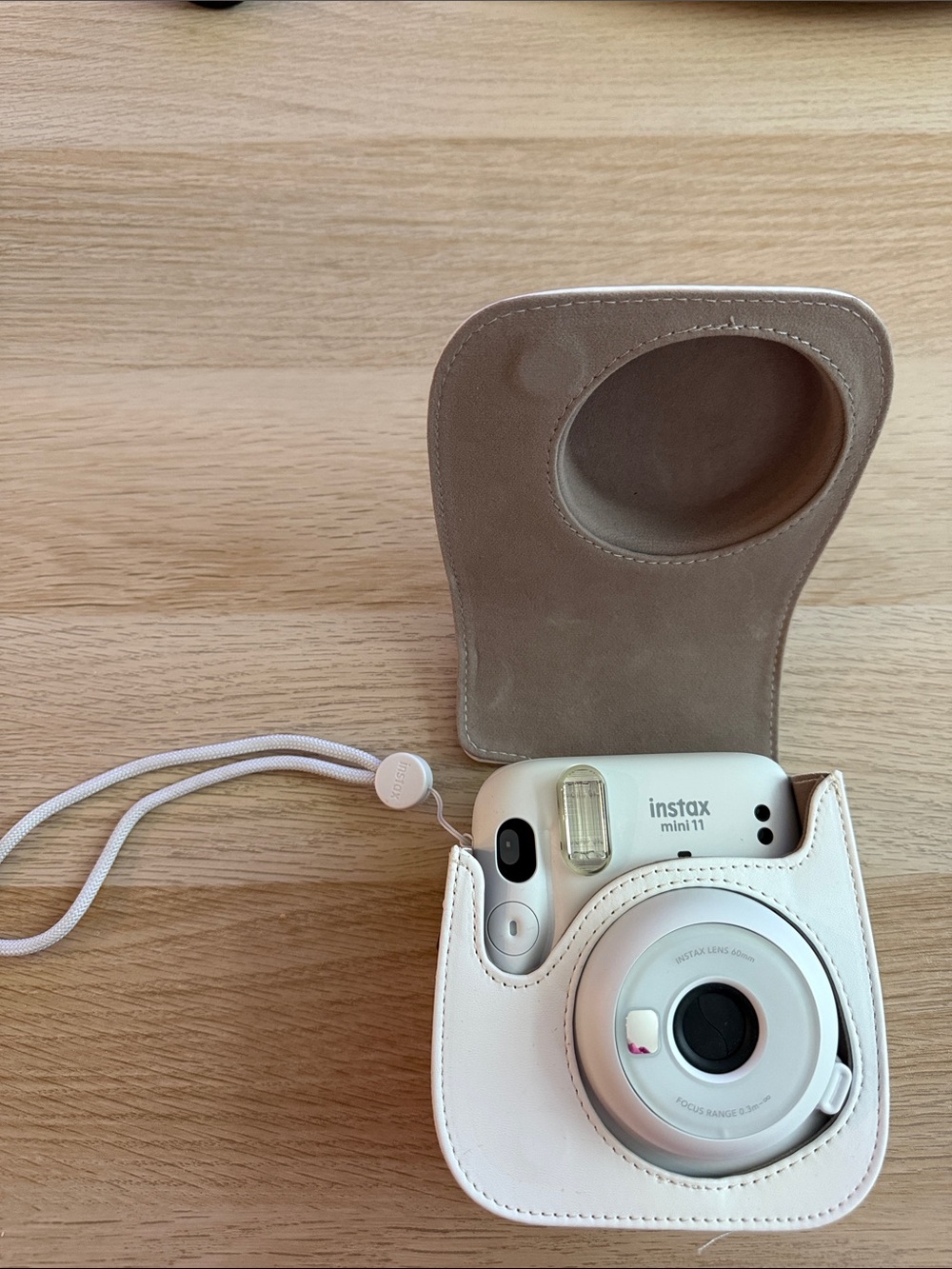 Fujifilm instax mini 11 Instant Camera in White with Matching White Case